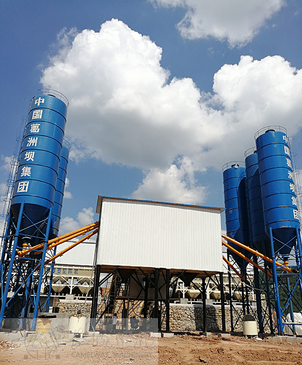 葛洲壩選用長城建機標準雙hzs60攪拌站