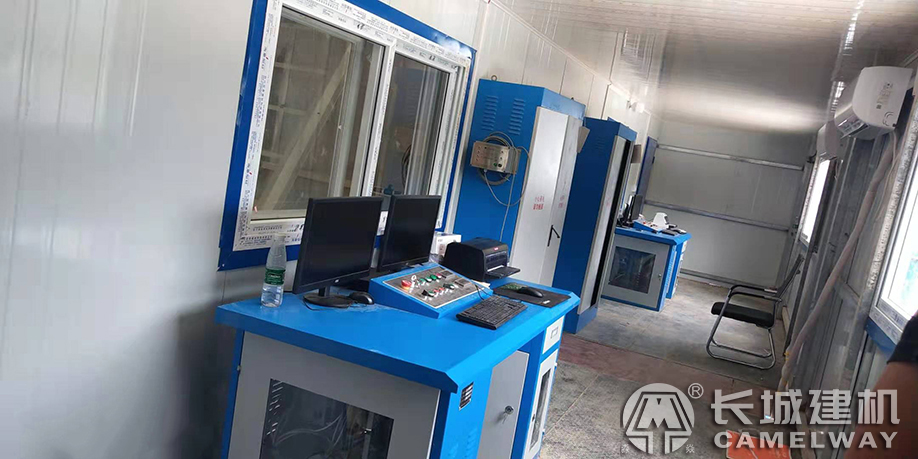 長城建機攪拌設(shè)備客戶案例：控制室（圖）

