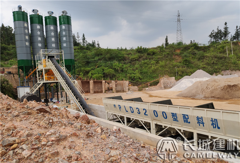 云南一商混攪拌站選用的長城hzs120攪拌站生產線