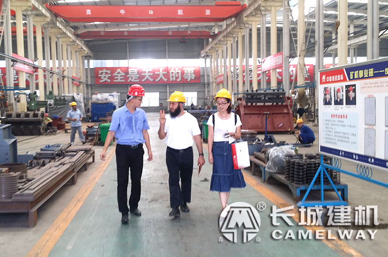 客戶來廠采購180商混站設(shè)備 客戶來廠采購180商混站設(shè)備