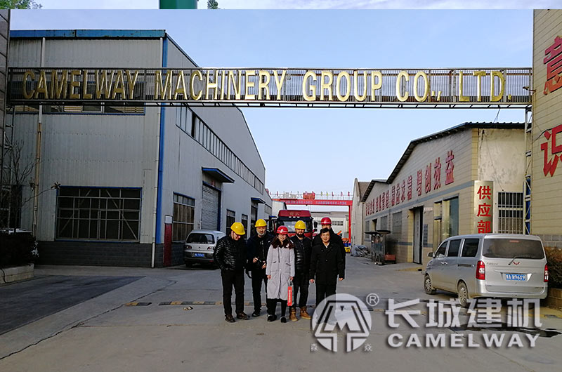 攪拌站客戶來廠里考察 攪拌站客戶來廠里考察