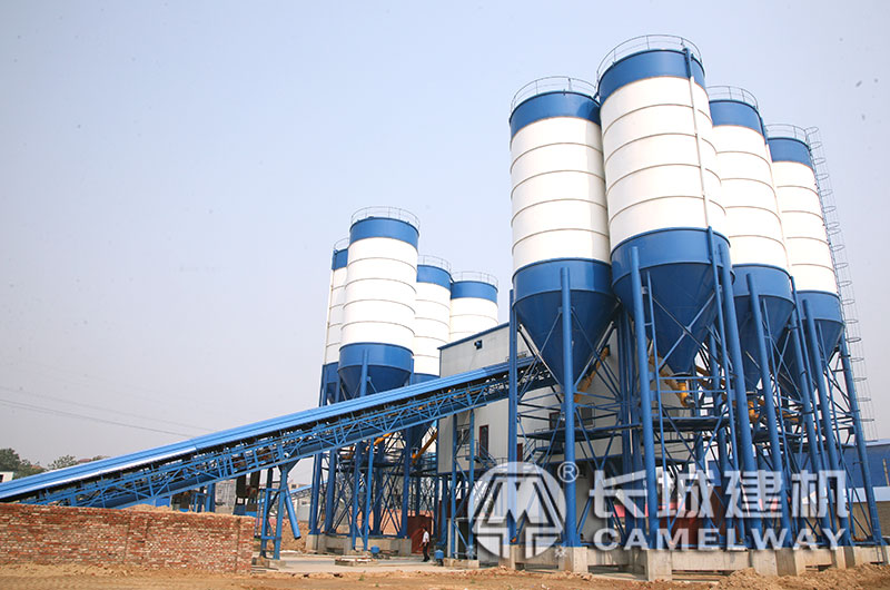 大型攪拌站設(shè)備實拍 大型攪拌站設(shè)備實拍